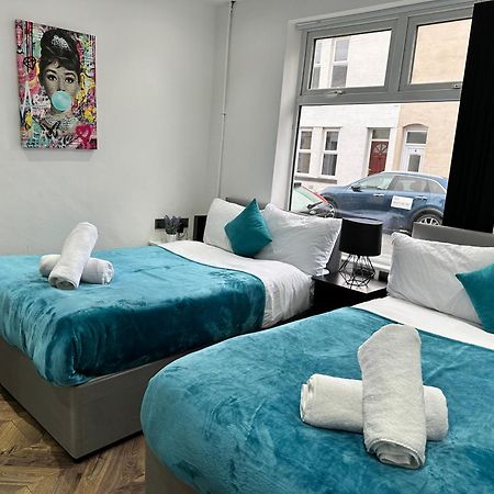 4 Bed 4 Bath House With Free Parking, 5 Mins To Lfc And 15 Mins To City Centre Liverpool Zewnętrze zdjęcie
