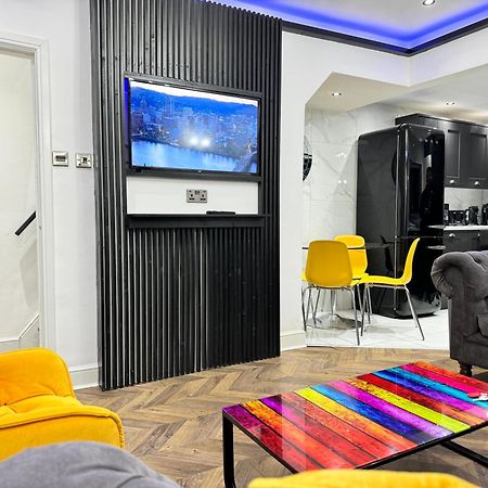 4 Bed 4 Bath House With Free Parking, 5 Mins To Lfc And 15 Mins To City Centre Liverpool Zewnętrze zdjęcie