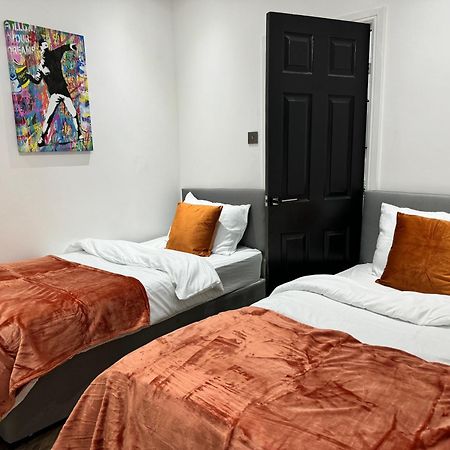 4 Bed 4 Bath House With Free Parking, 5 Mins To Lfc And 15 Mins To City Centre Liverpool Zewnętrze zdjęcie