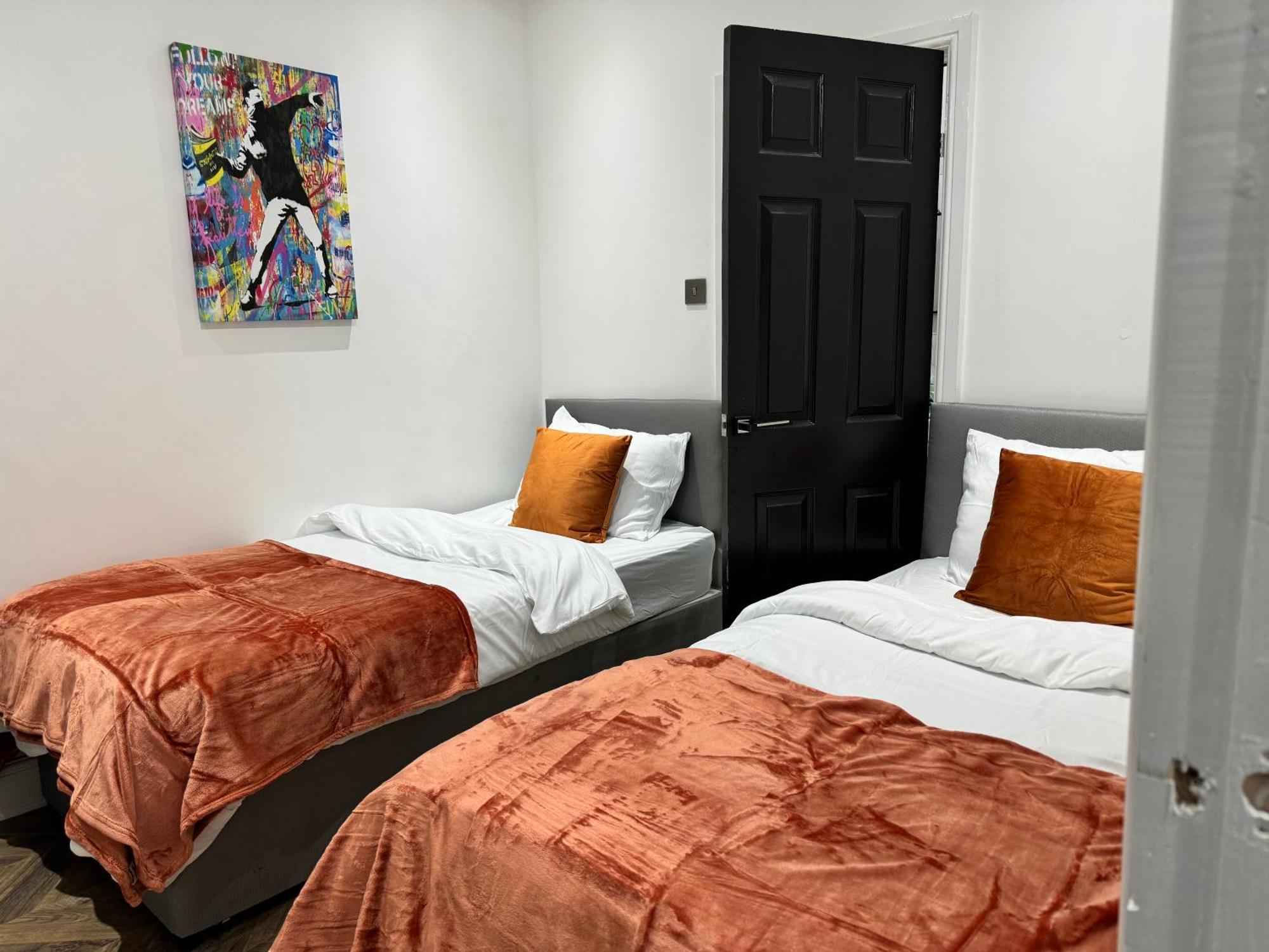 4 Bed 4 Bath House With Free Parking, 5 Mins To Lfc And 15 Mins To City Centre Liverpool Zewnętrze zdjęcie