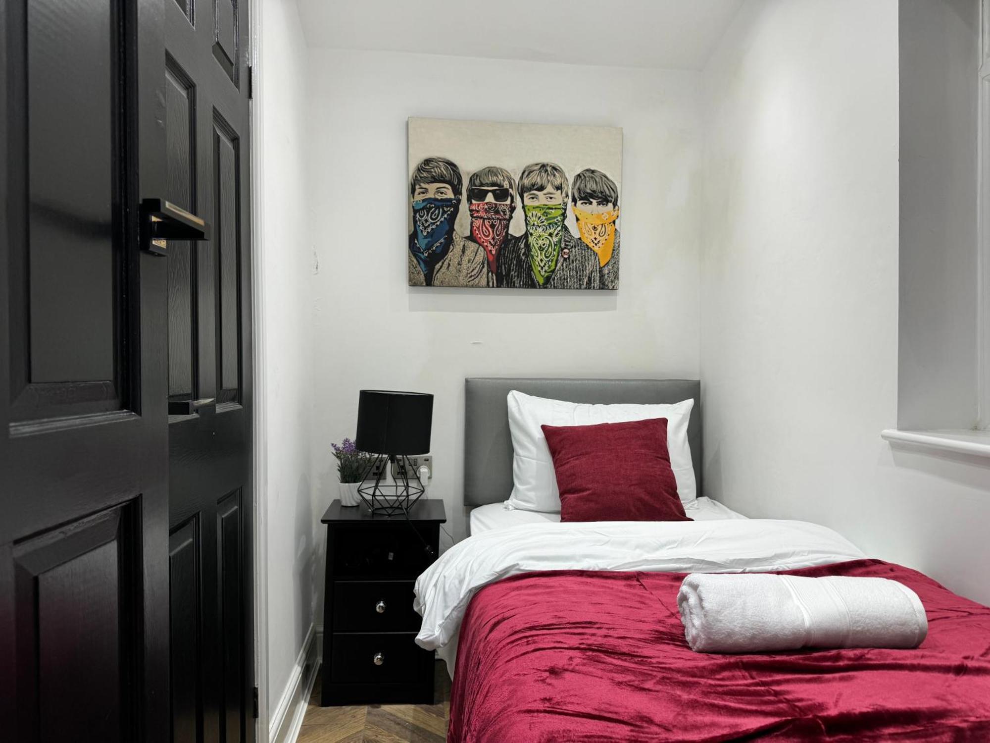 4 Bed 4 Bath House With Free Parking, 5 Mins To Lfc And 15 Mins To City Centre Liverpool Zewnętrze zdjęcie